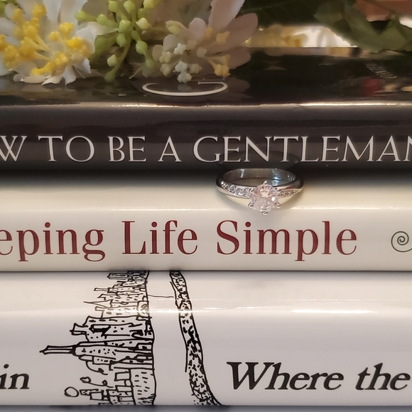 18K White Gold Crsytal Diamond Engagement Ring - Picture 12 of 13